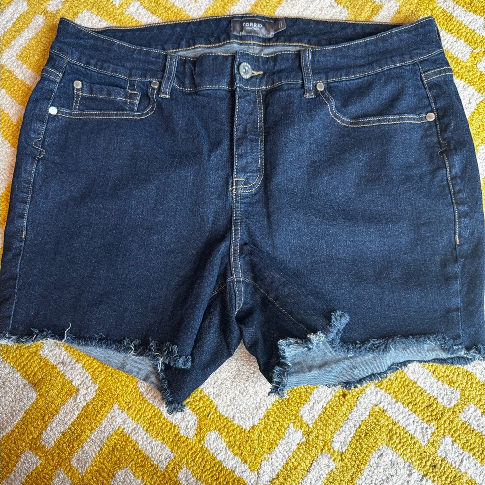 Torrid Denim dark Blue Women's Shorts raw hemline some stretch size 16